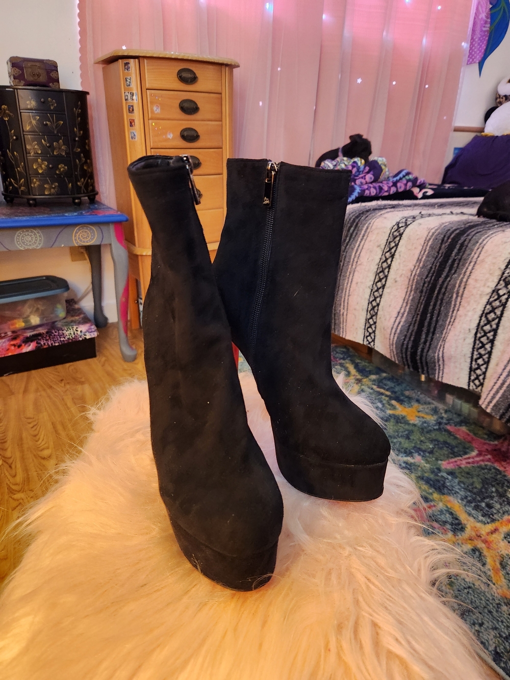 Christian Louboutin Black Suede Platform Boots Red Sole Size 8/8.5 GORGEOUS! - Picture 4 of 15